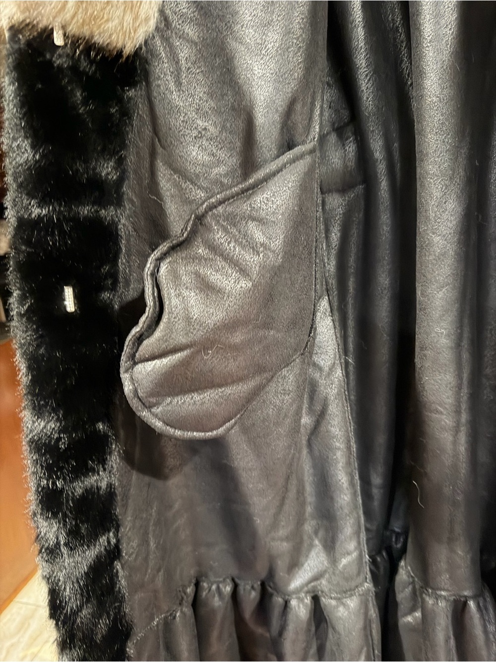 NWOT Black Faux Fur Long Coat with Beige Trim Size Medium/Large - Picture 12 of 13